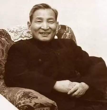 陈云同志照片.jpg