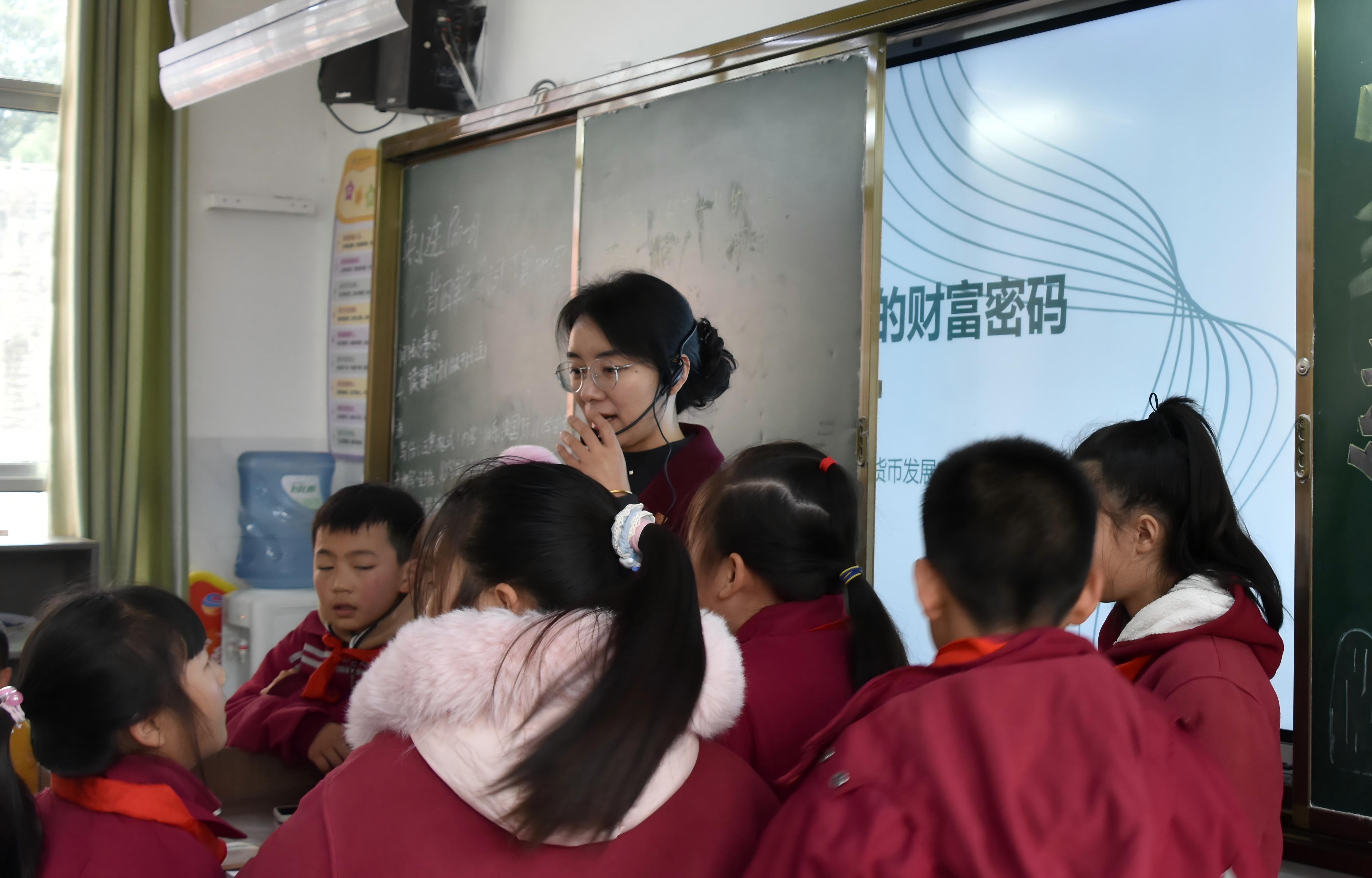 1766978127132929.jpg 1766978127132929.jpg